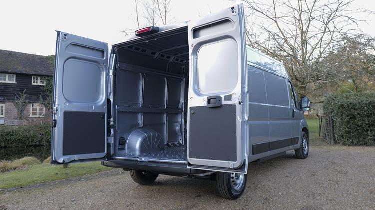 VAUXHALL MOVANO 3.5T HEAVY L4 DIESEL FWD 2.2 Turbo D 140 Dropside Prime